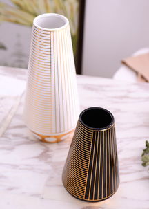 湯河店 簡約現(xiàn)代家居裝飾白黑金色陶瓷花瓶花插花器三件套工藝品擺件軟裝a